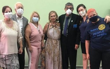 Solenidade junto ao Rotary Club de Juiz de Fora para entrega de equipamentos médicos para a ASCOMCER